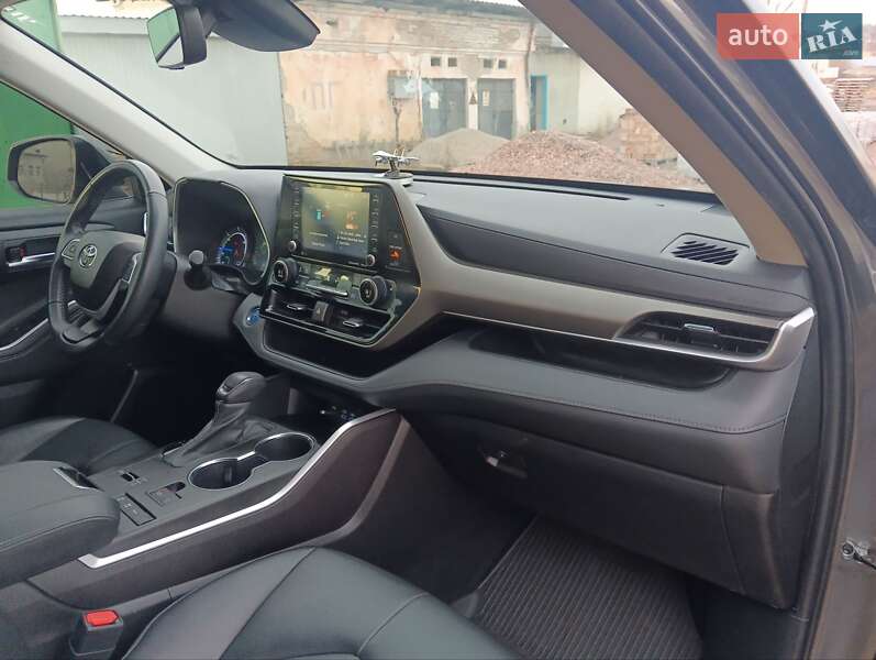 Внедорожник / Кроссовер Toyota Highlander 2022 в Дрогобыче