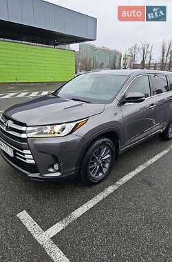 Позашляховик / Кросовер Toyota Highlander 2017 в Києві