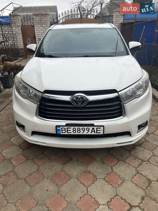 Внедорожник / Кроссовер Toyota Highlander 2014 в Новой Одессе