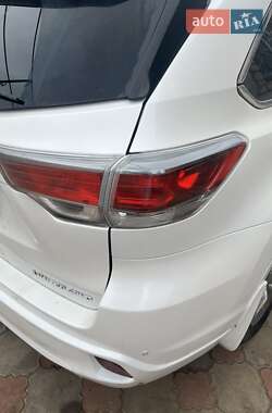 Внедорожник / Кроссовер Toyota Highlander 2014 в Новой Одессе