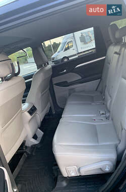 Внедорожник / Кроссовер Toyota Highlander 2015 в 