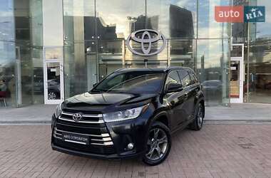 Внедорожник / Кроссовер Toyota Highlander 2018 в Киеве