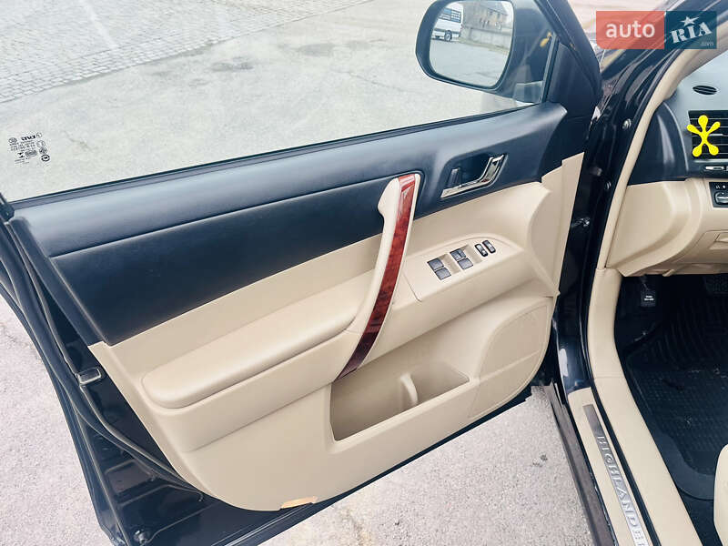 Позашляховик / Кросовер Toyota Highlander 2013 в Іллінцях