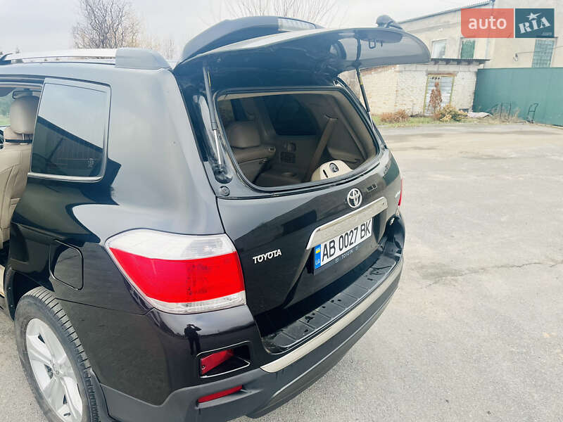 Позашляховик / Кросовер Toyota Highlander 2013 в Іллінцях