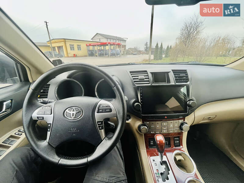 Позашляховик / Кросовер Toyota Highlander 2013 в Іллінцях