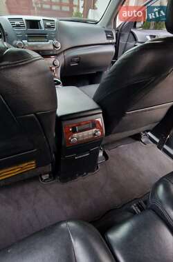 Внедорожник / Кроссовер Toyota Highlander 2013 в 