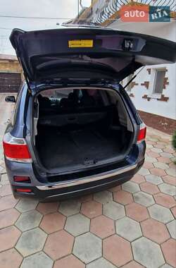 Внедорожник / Кроссовер Toyota Highlander 2013 в 