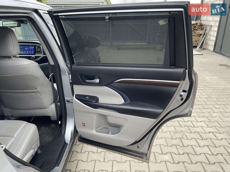 Внедорожник / Кроссовер Toyota Highlander 2016 в Хмельницком