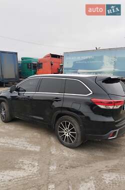 Внедорожник / Кроссовер Toyota Highlander 2017 в Тернополе