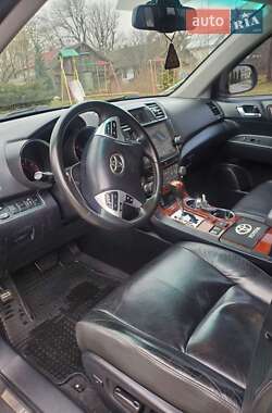 Внедорожник / Кроссовер Toyota Highlander 2010 в 