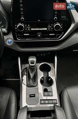 Позашляховик / Кросовер Toyota Highlander 2020 в 