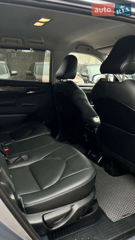 Позашляховик / Кросовер Toyota Highlander 2020 в Чернігові