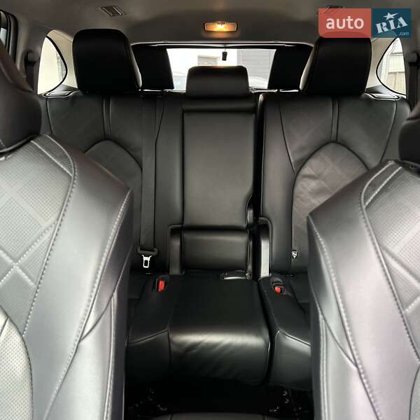 Позашляховик / Кросовер Toyota Highlander 2020 в Чернігові