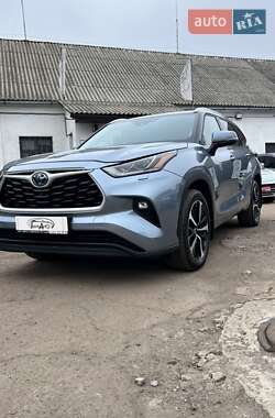 Позашляховик / Кросовер Toyota Highlander 2020 в 
