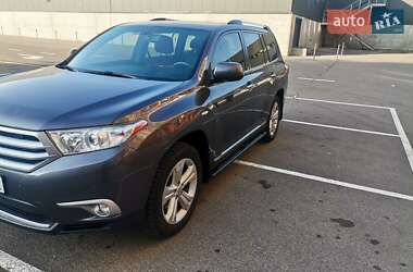Внедорожник / Кроссовер Toyota Highlander 2012 в 