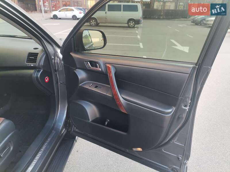 Внедорожник / Кроссовер Toyota Highlander 2012 в Киеве