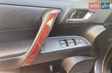 Внедорожник / Кроссовер Toyota Highlander 2012 в 
