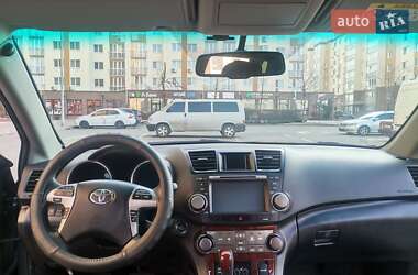 Внедорожник / Кроссовер Toyota Highlander 2012 в 