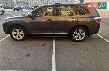 Внедорожник / Кроссовер Toyota Highlander 2012 в 