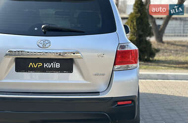 Позашляховик / Кросовер Toyota Highlander 2010 в Києві