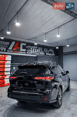 Внедорожник / Кроссовер Toyota Highlander 2021 в 