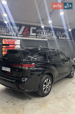 Внедорожник / Кроссовер Toyota Highlander 2021 в 