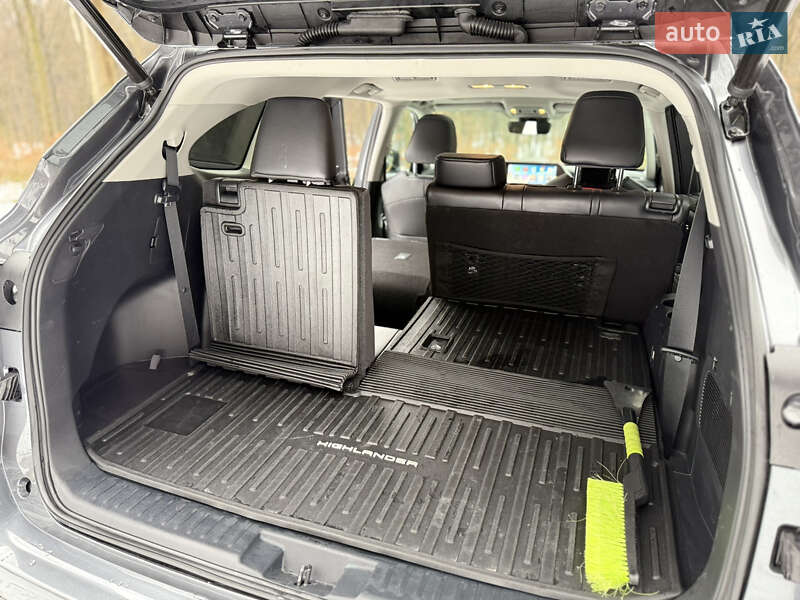 Внедорожник / Кроссовер Toyota Highlander 2023 в Львове