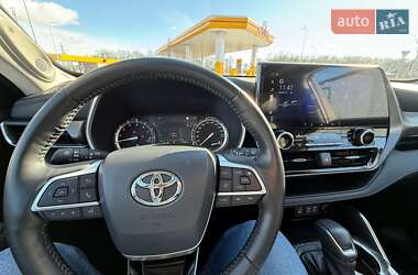 Внедорожник / Кроссовер Toyota Highlander 2022 в 