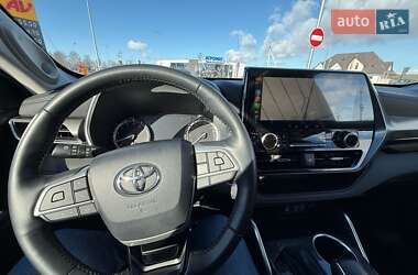 Внедорожник / Кроссовер Toyota Highlander 2022 в 