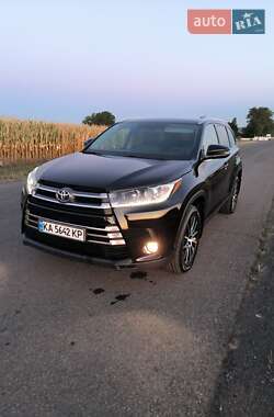 Позашляховик / Кросовер Toyota Highlander 2017 в Гайвороні