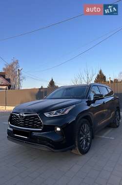Внедорожник / Кроссовер Toyota Highlander 2022 в 