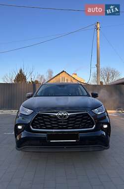 Внедорожник / Кроссовер Toyota Highlander 2022 в 
