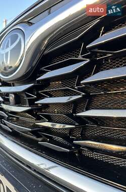Внедорожник / Кроссовер Toyota Highlander 2022 в 