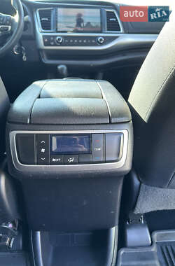 Внедорожник / Кроссовер Toyota Highlander 2019 в 