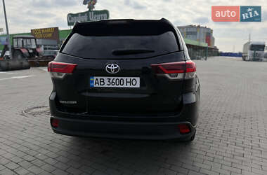 Внедорожник / Кроссовер Toyota Highlander 2016 в 