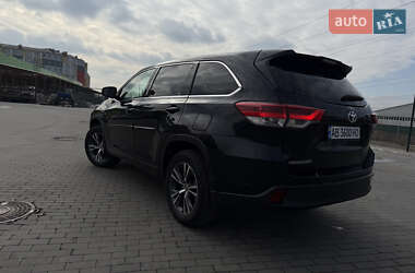 Внедорожник / Кроссовер Toyota Highlander 2016 в 