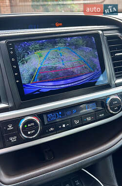Внедорожник / Кроссовер Toyota Highlander 2014 в 