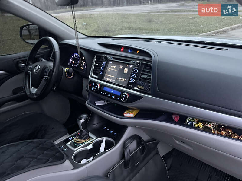 Внедорожник / Кроссовер Toyota Highlander 2018 в Киеве фото 15 Внедорожник / Кроссовер Toyota Highlander 2018 в Киеве