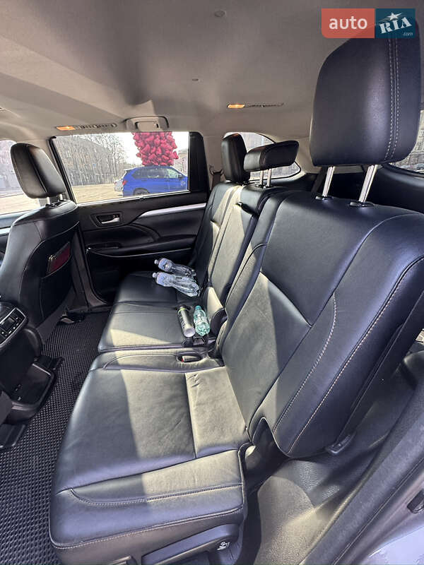 Внедорожник / Кроссовер Toyota Highlander 2017 в Николаеве