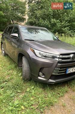 Внедорожник / Кроссовер Toyota Highlander 2017 в Львове