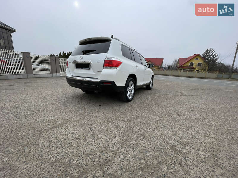 Внедорожник / Кроссовер Toyota Highlander 2012 в Черновцах