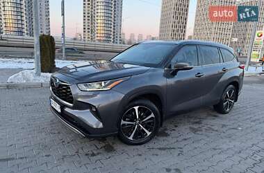 Позашляховик / Кросовер Toyota Highlander 2022 в Києві