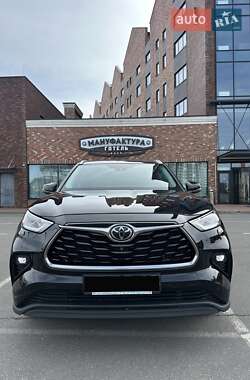 Внедорожник / Кроссовер Toyota Highlander 2022 в 