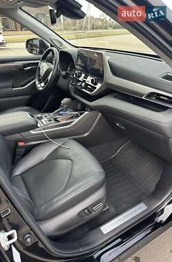 Внедорожник / Кроссовер Toyota Highlander 2022 в 