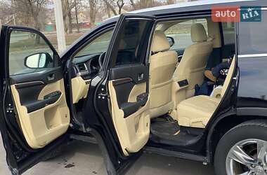 Позашляховик / Кросовер Toyota Highlander 2015 в 