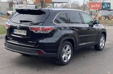 Позашляховик / Кросовер Toyota Highlander 2015 в 