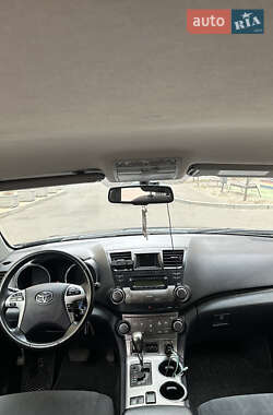 Внедорожник / Кроссовер Toyota Highlander 2011 в 