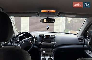 Внедорожник / Кроссовер Toyota Highlander 2011 в 