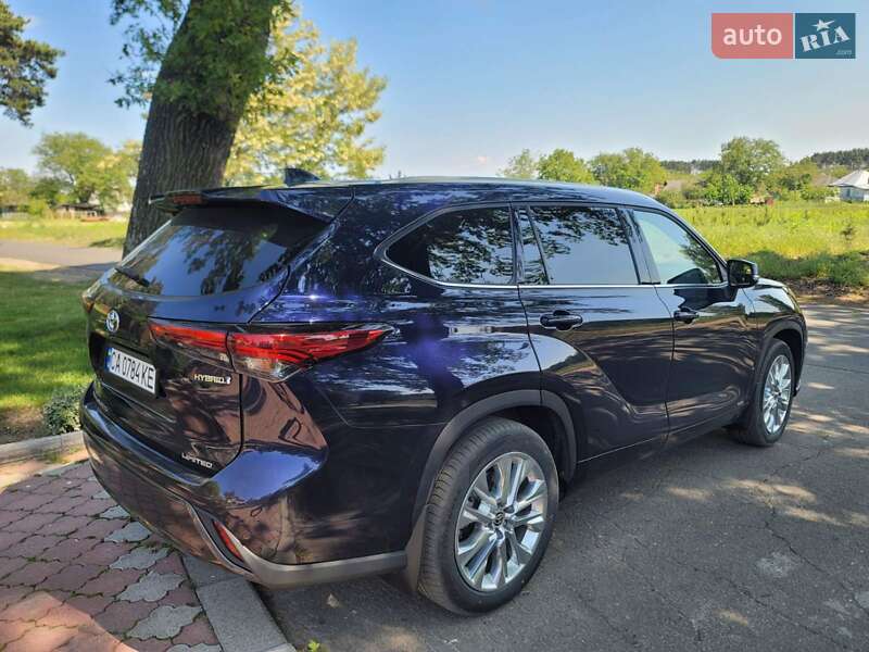 Позашляховик / Кросовер Toyota Highlander 2022 в Черкасах