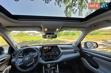 Внедорожник / Кроссовер Toyota Highlander 2022 в 